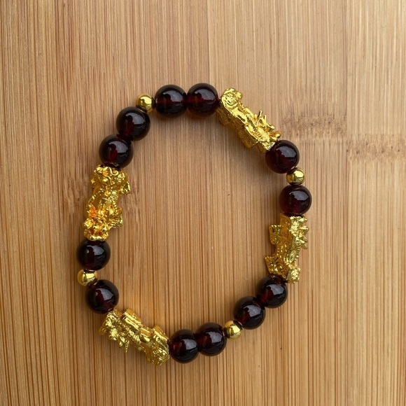 Red Garnet Pixiu Wealth Bracelet - Picture 5 of 7